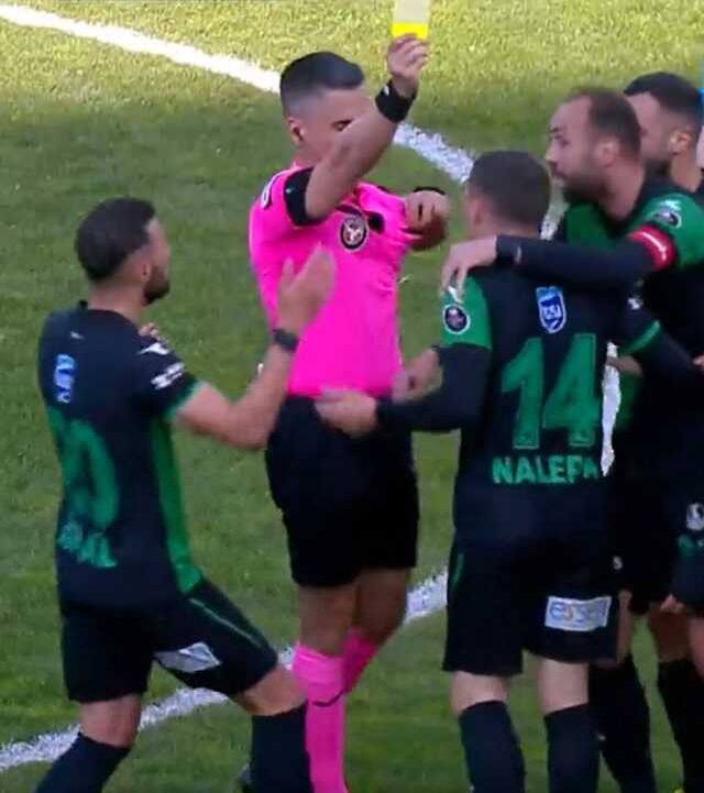 Sakaryasporlu futbolcu kırmızı kart görünce neye uğradığını şaşırdı! Gerçek hemen ortaya çıktı
