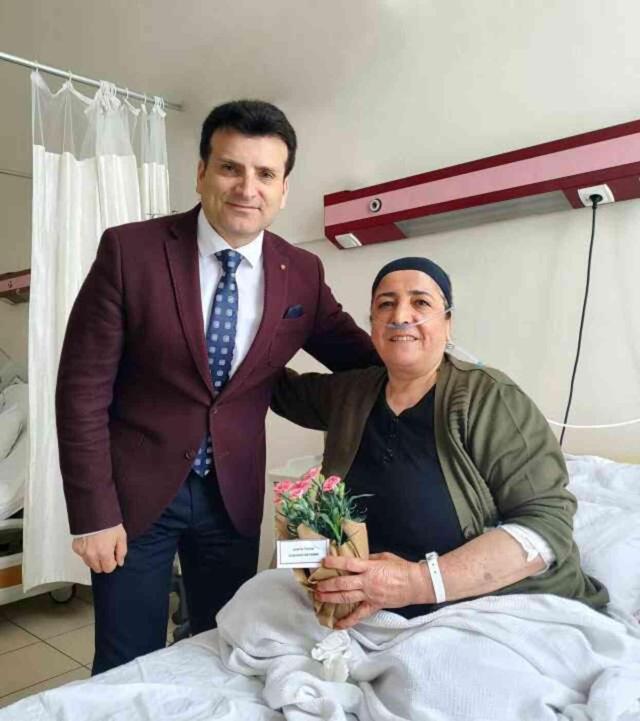 Başhekim Prof. Dr. Nurettin Yiyit, Anneler Günü'nde Yedikule Araştırma Hastanesi'nde tedavi gören anneleri ziyaret etti