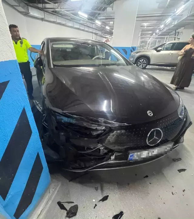 Valenin hayatını karartan kaza; lüks araç kullanılamaz hale geldi