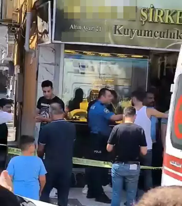 Soygun paralarını odaya döküp say say bitiremediler