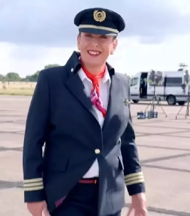 Havayolu şirketi, personellerine kıyafeti serbest bırakınca içlerinden biri olay oldu