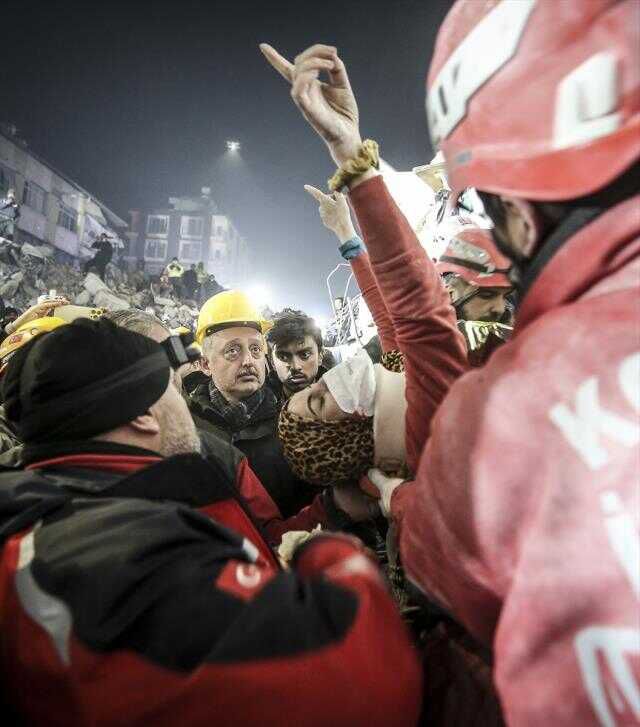 Depremin 9. gününde enkazdan şehadet getirerek çıkarıldı