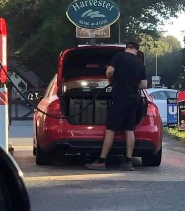 Simpsons dizisi yine bildi! Birleşik Krallık'taki yakıt krizine 11 yıl önceki bölümde yer vermişler