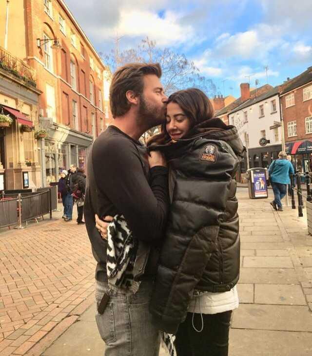 Başak Dizer, Aile dizisindeki öpüşme sahnesinden rahatsız mı oldu? Kıvanç Tatlıtuğ'dan yalanlama geldi