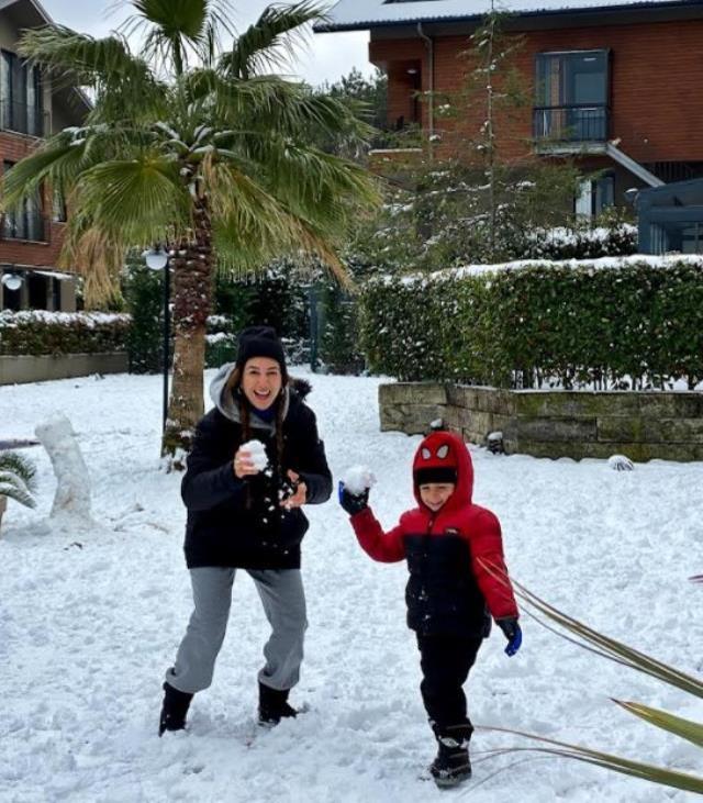 Şarkıcı Nadide Sultan, gözlerde uzak büyüttüğü oğluyla karın keyfini çıkardı