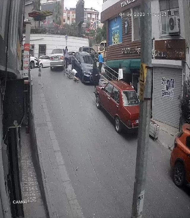 Arnavutköy'de Dönerci Dükkanındaki Yağ Kolileri Patladı yoldan geçenler zor anlar yaşadı