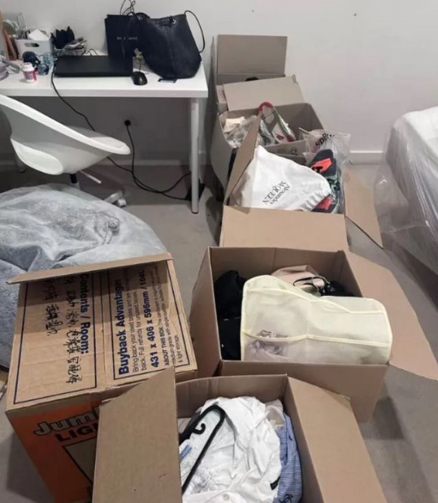 Tatilden dönen çift evlerinde yarı çıplak yabancı buldu