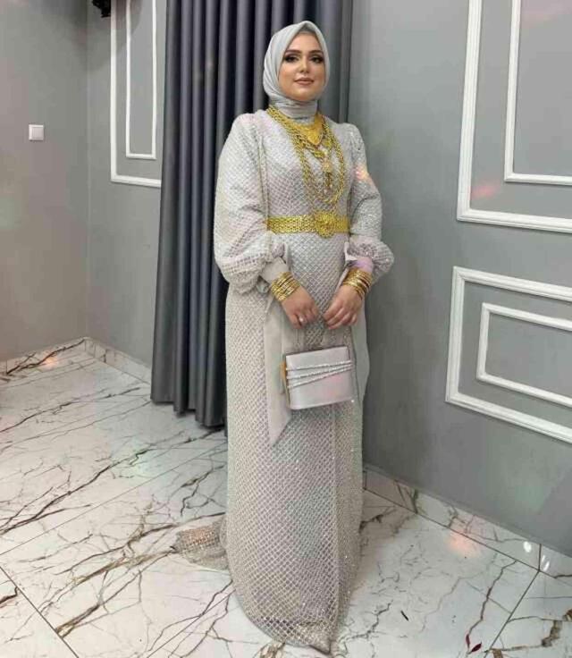 Altınlı paylaşımlarından dolayı mercek altına alınan Nevra Bilem, eşinin aldığı bayram hediyesiyle gündemde