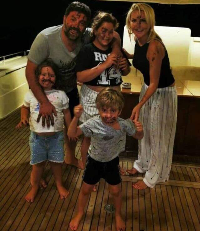 Sosyal medyada soyadını değiştiren Ece Erken'den 'Ayrılık' iddialarına fotoğraflı yanıt