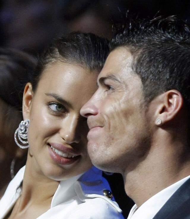 Ronaldo'nun eski sevgilisi Irina Shayk, peş peşe üstsüz fotoğraflar paylaştı