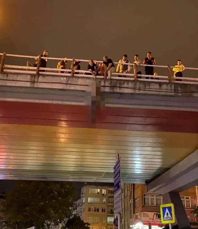 Bir an bile tereddüt etmedi! Özel güvenlik görevlisi kendini boşluğa böyle bıraktı