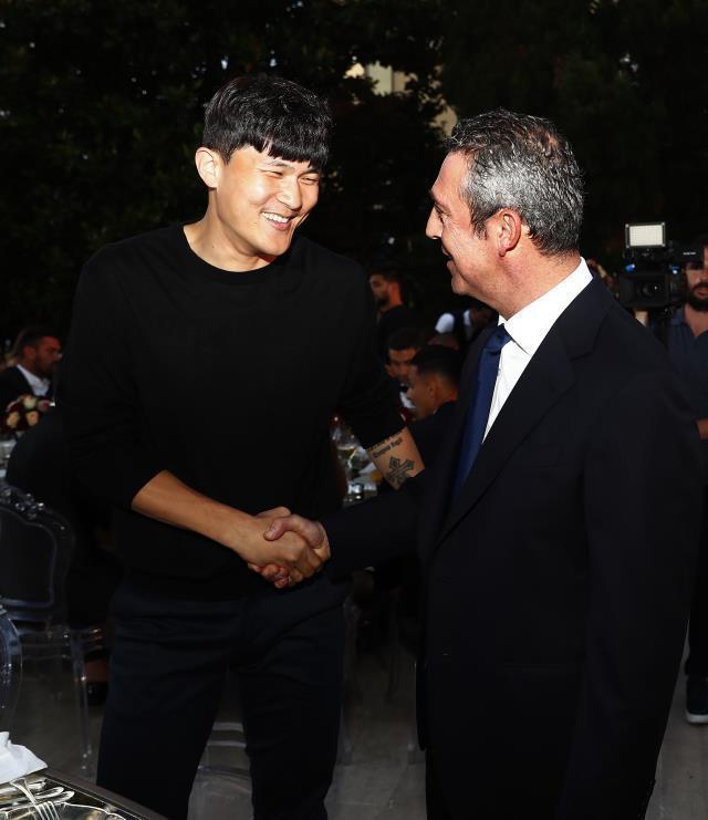 Pelkas'ın düğününde neler oldu neler! Jesus sandalyeye çıktı, İrfan Can ve Serdar Dursun geceye damga vurdu