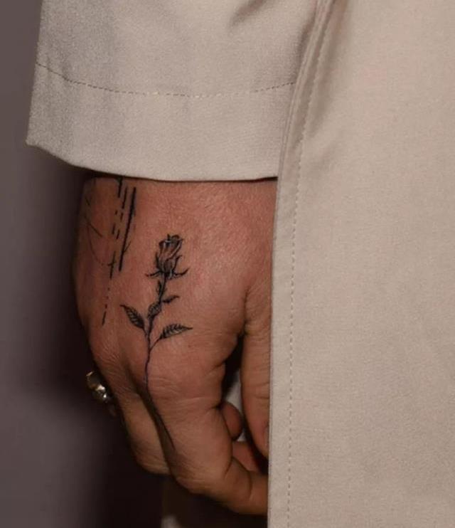 Kıvanç Tatlıtuğ'un koluna yaptırdığı gül dövmesinin sırrı çözüldü