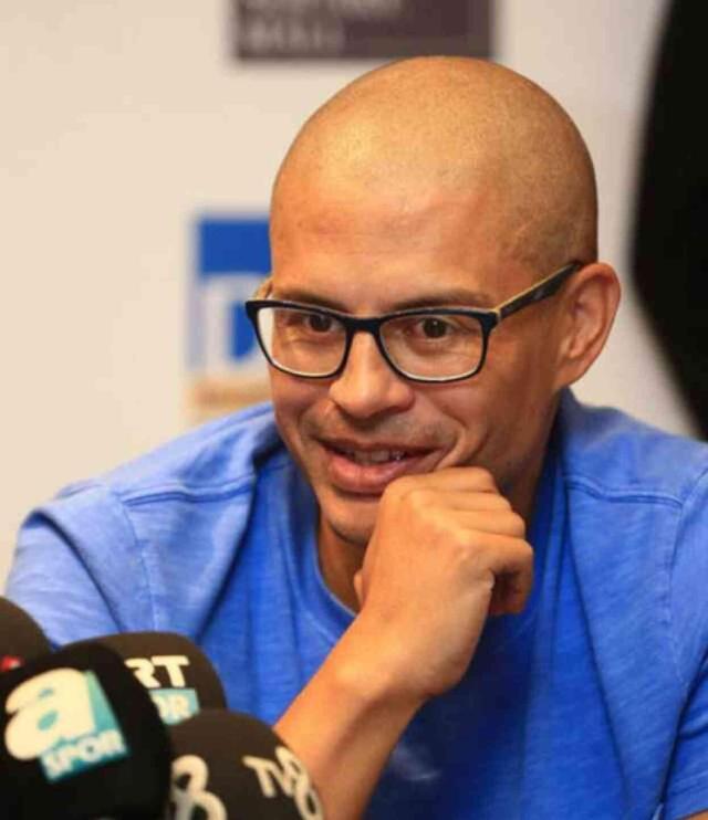 Antalyaspor, teknik direktör Alex de Souza ile 2 yıllık sözleşme imzaladı