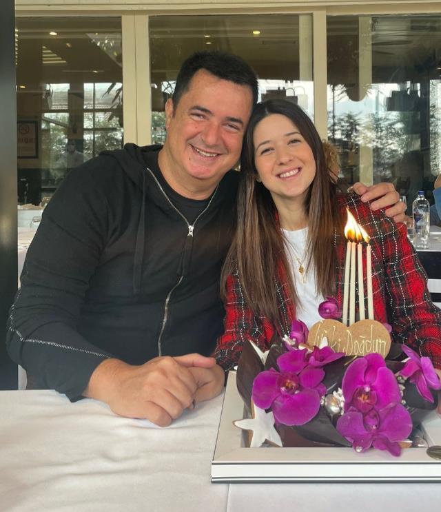 Banu Ilıcalı aile pozunu paylaştı, kızını gören herkes Acun Ilıcalı'ya benzetti