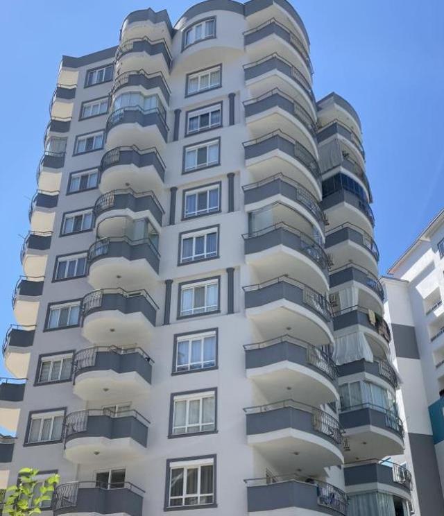 Henüz 21 yaşındaydı! Ablasının eve kapattığı genç kız, alt kata çarşafla inmeye çalışırken feci şekilde can verdi