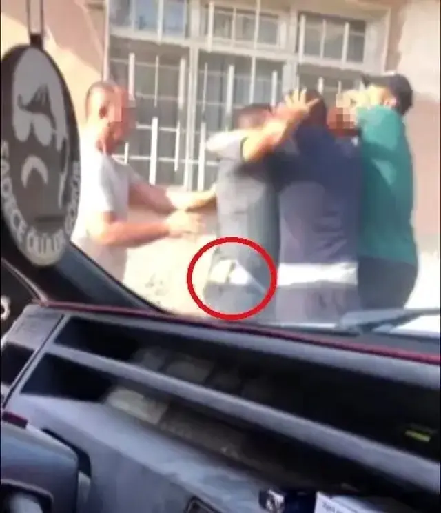 Sokakta bıçakla kavga