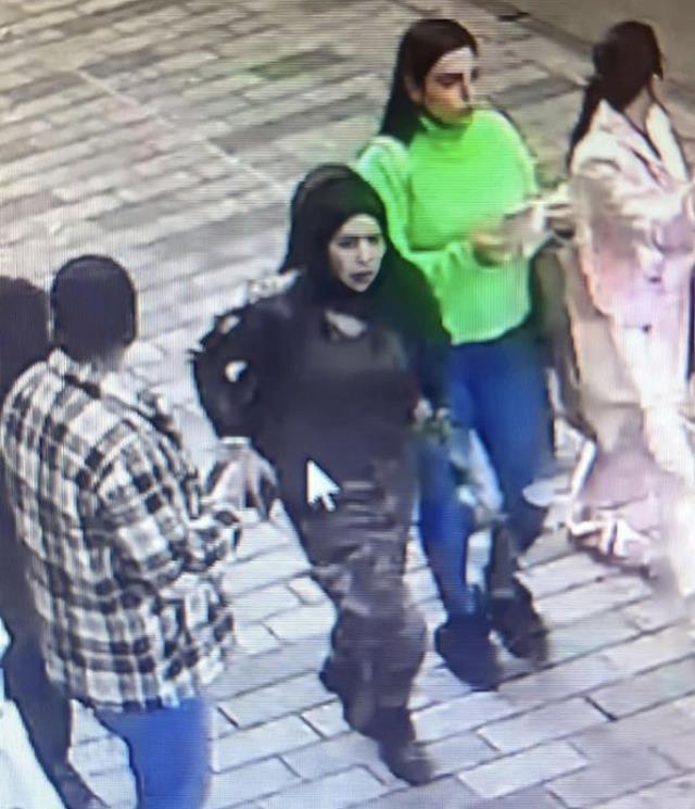 İstiklal'den kaçarken elinde tuttuğu gül bir mesaj mı? Uzmanlar kameraya yansıyan görüntüyü yorumladı