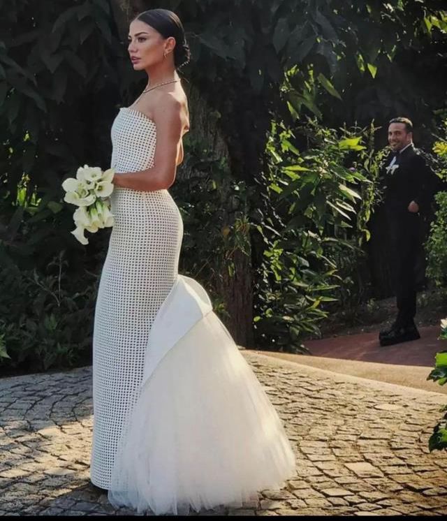 Demet Özdemir ne dedi? Demet Özdemir gelinlik eleştirilerine ne dedi? Demet Özdemir gelinlik yorumları!