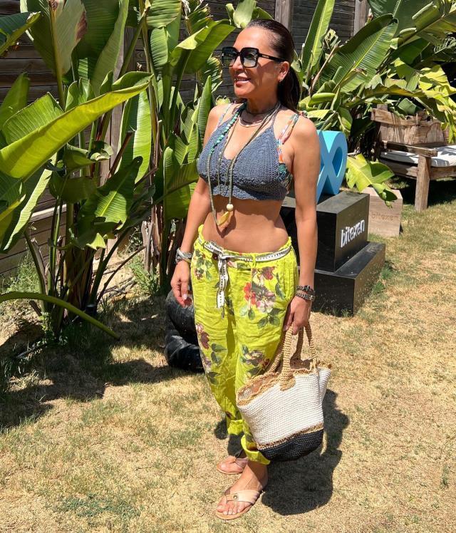 Kim der 52! Asuman Dabak bikinili pozlarıyla hayran bıraktı