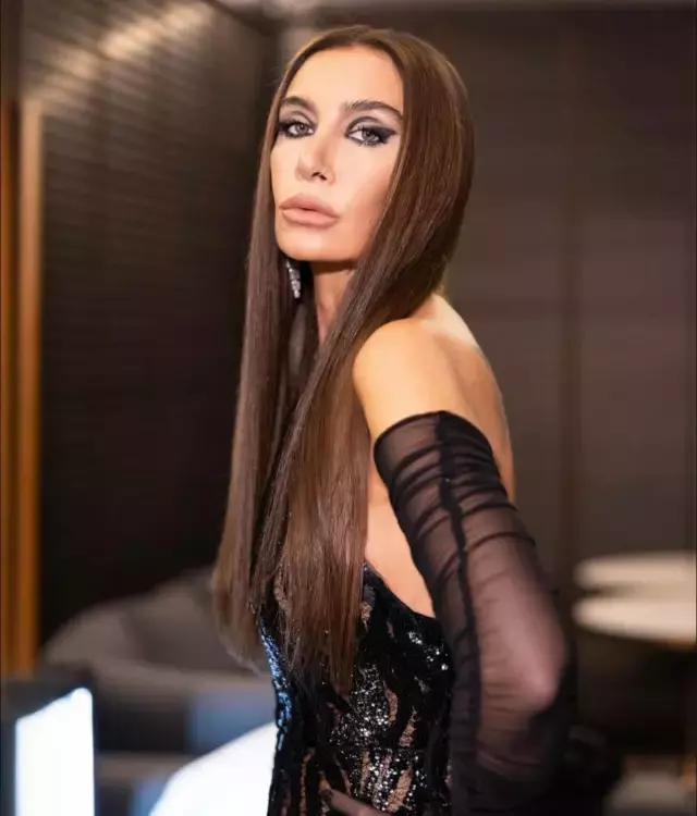 Değişimi şaşırttı! Sıla'nın yeni halini görenlerini ağز.‌ غذاهای جدیدی که به‌تازگی معرفی شده‌اند، شامل انواع سالادهای تازه، ساندویچ‌های گرم و نوشیدنی‌های سرد هستند که هر یک با مواد اولیه مرغوب و ترکیبات خلاقانه تهیه شده‌اند.