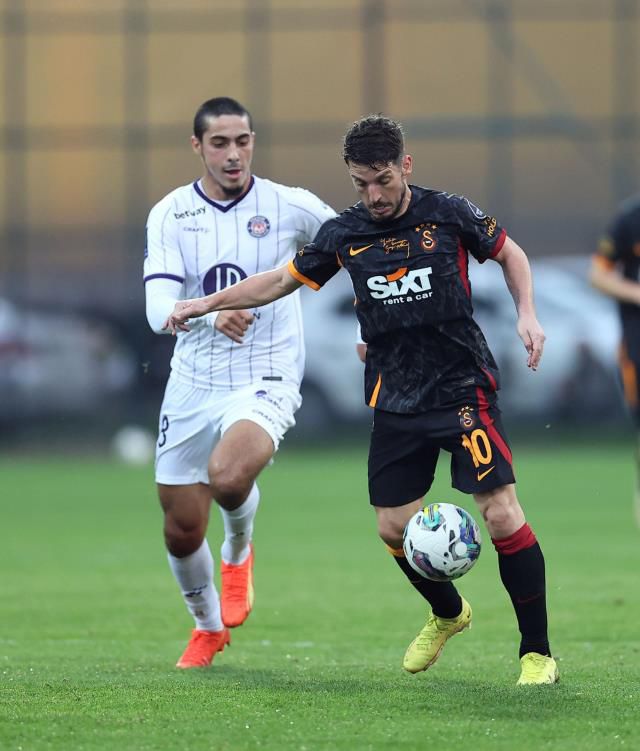 Galatasaray şeytanın bacağını kırdı! Mertens'ten olağanüstü gol