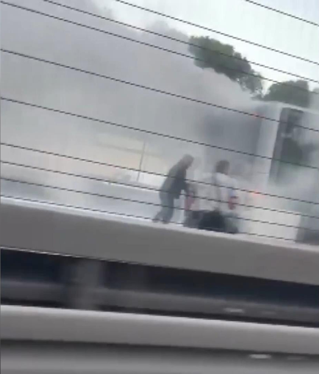 Bayrampaşa'da metrobüste yangın çıktı
