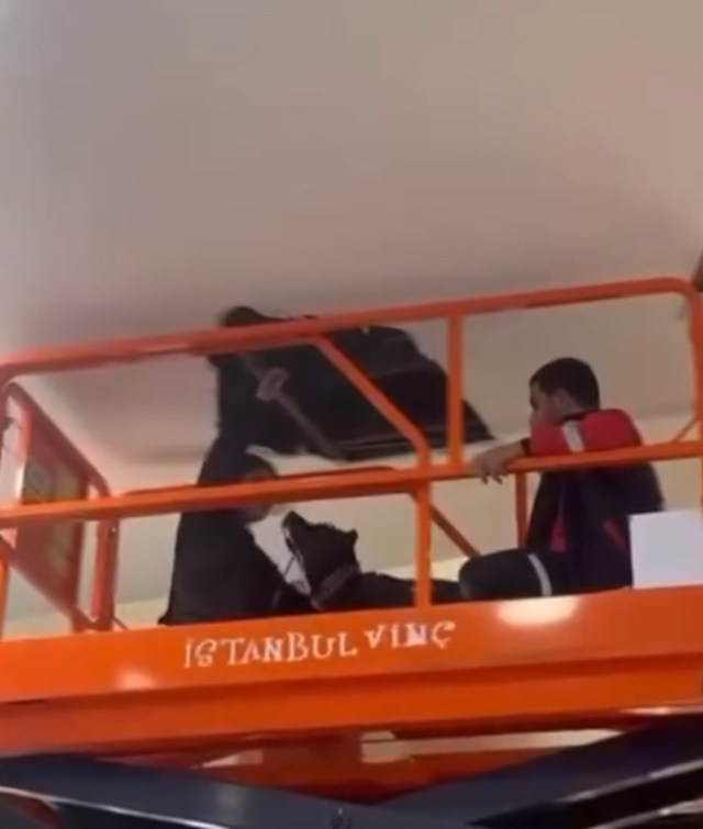 Kuyumcudan 3 kilo altın çalan hırsız 2 gündür AVM içinde aranıyor