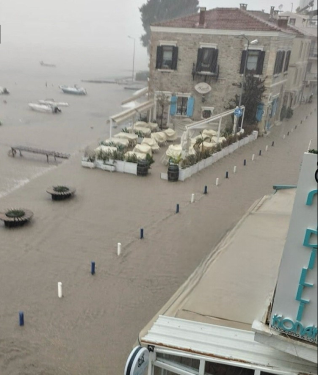 Felaketi en iyi anlatan görüntü! Denizle kara birleşti