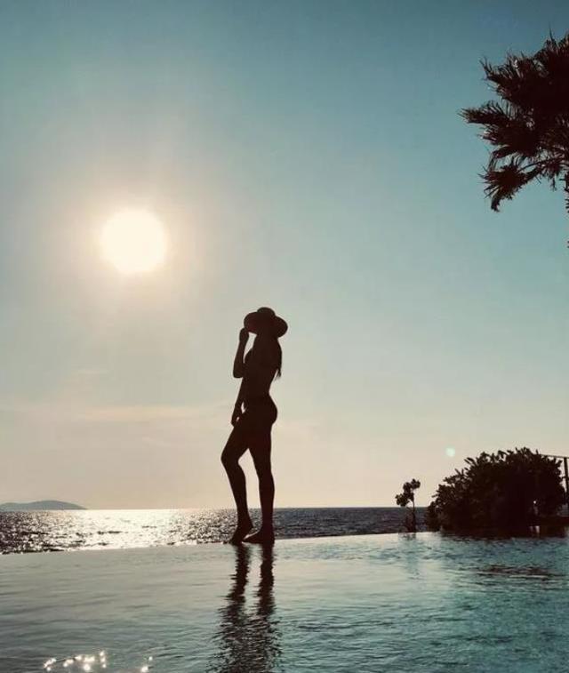 Herkes onu voleybol sahasında izliyordu! Milli yıldız Hande Baladın'ın bikinili pozları bomba