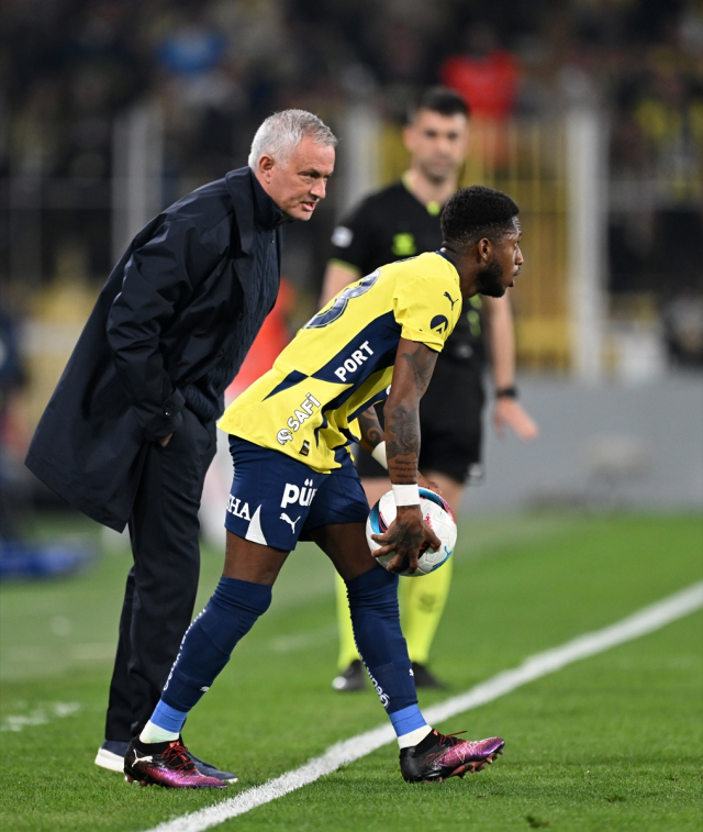 Şampiyonluk yolunda büyük kayıp! Fenerbahçe, Samsunspor ile 0-0 berabere kaldı