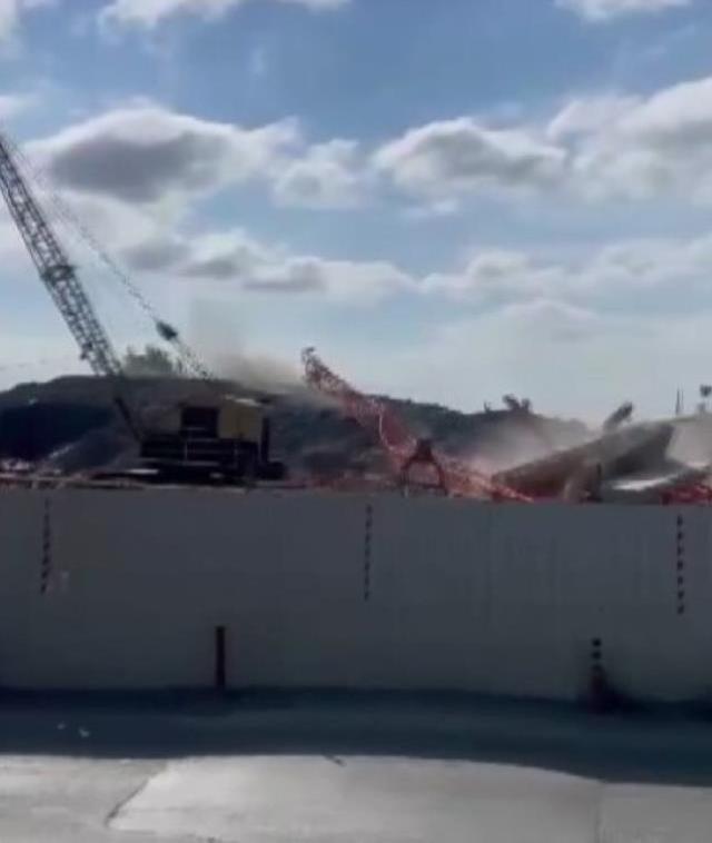 Sancaktepe'de metro çalışmasında vinç devrildi! O anlar kameraya yansıdı