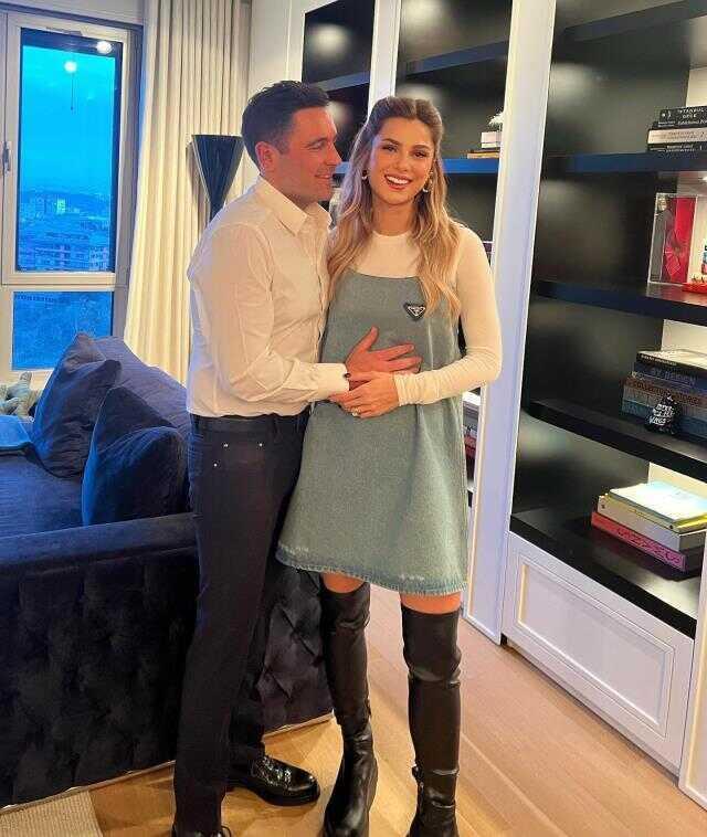 Hamilelik müjdesi veren Nazlı Sabancı'nın elbisesi merak konusu oldu! Fiyatı dudak uçuklatıyor