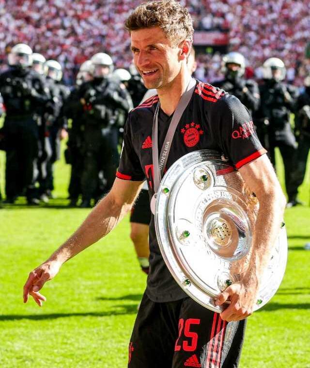 Bayern Münih'te neler oluyor? Oliver Kahn ve Salihamidzic şampiyonluktan 15 dakika sonra kovuldu