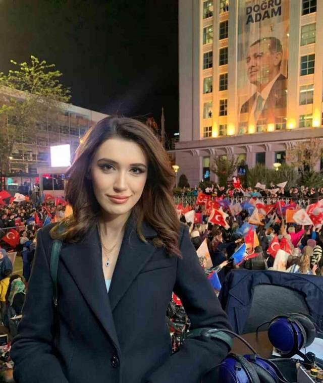 Bomba iddia! Ömer Çelik, sunucu Ecem Toplar ile evleniyor