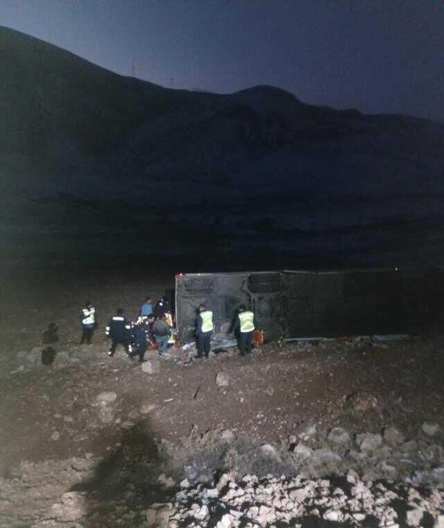 Son Dakika! Diyarbakır'dan Bodrum'a giden yolcu otobüsü devrildi: 6 kişi öldü, 36 kişi yaralandı