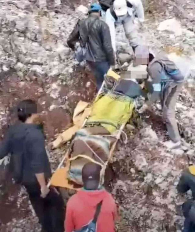 Çinli kadın Huang Lihong, krater kenarında poz verdiği sırada aktif volkanın içinde düşüp hayatını kaybedip