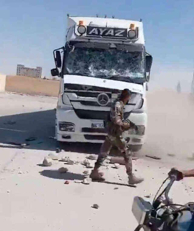 Suriye'de provokatörlerin saldırısına uğrayan Türk tırları ülkeye döndü