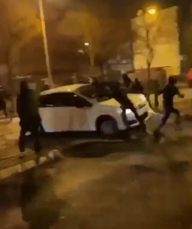 Gözü dönen Fransız, arabasını Faslı taraftarların üzerine sürdü! Bir çocuk ezilerek can verdi