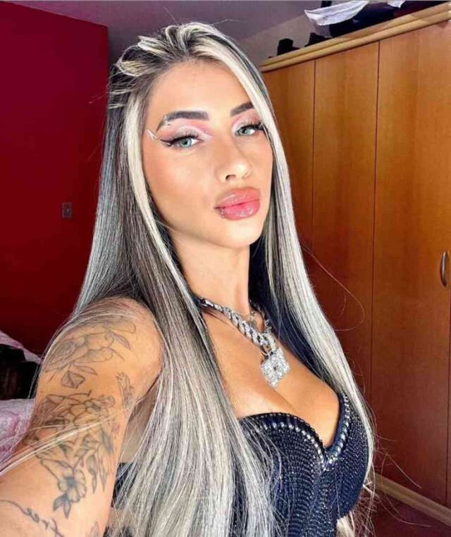 Ayaklarını 15 dakika boyunca içi buz ve tuz dolu kovanın içinde tutan İnternet Fenomeni MC Thammy, yürüyemez hale geldi