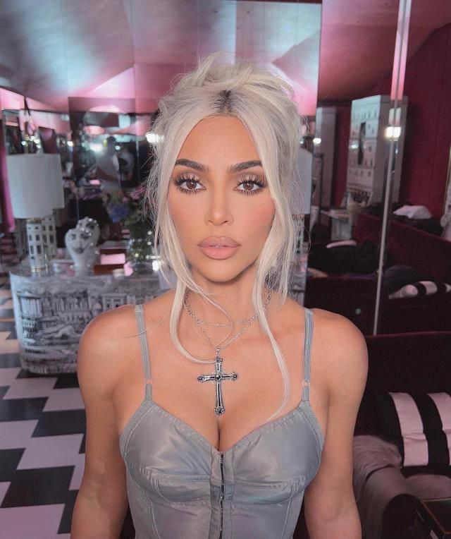 Kim Kardashian'dan 50 Azerbaycan askerini şehit eden Ermenistan paylaşımı: Dua edin!