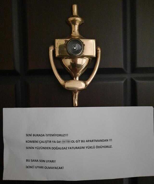 Kombisini açmayan şahsın kapısına tehdit notu asıldı: Bu sana son uyarı, ikinci uyarı olmayacak
