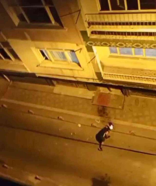 Bina boşluğunda uyuşturucu kullanan gruptan apartmandakilere tehdit: Çıkın dışarı, hepinizi yakarım