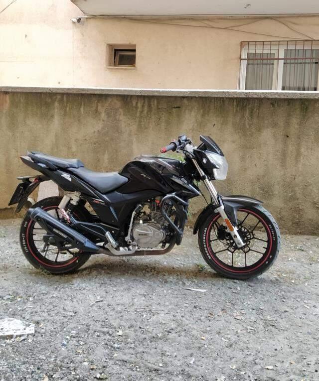 Çorum'da akılalmaz hırsızlık! Güpegündüz hayalet kılığında motosiklet çaldı