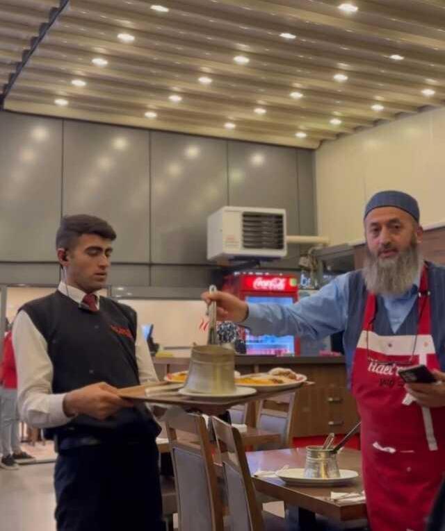 Atatürk'e hakaretten tutuklanıp serbest bırakılmıştı! Ünlü dönerci Mustafa Şaşmaz'ın paylaşımındaki müzik dikkat çekti