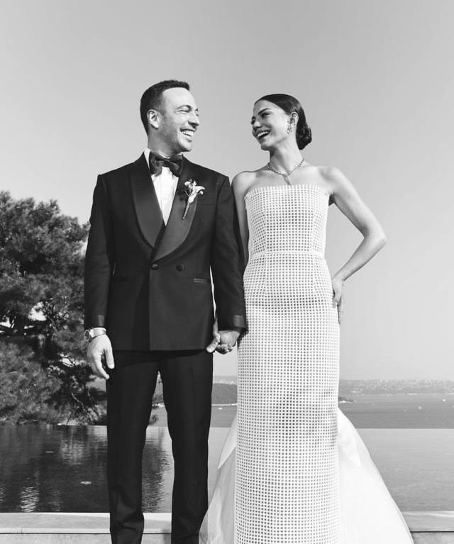 Demet Özdemir ne dedi? Demet Özdemir gelinlik eleştirilerine ne dedi? Demet Özdemir gelinlik yorumları!