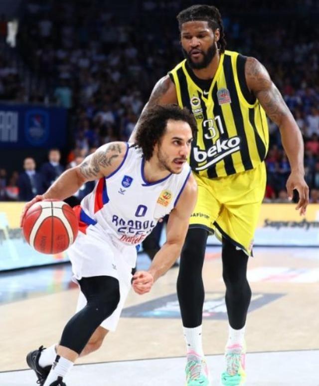 Shane Larkin şov! Final serisinin 4. maçında Anadolu Efes, Fenerbahçe Beko'ya şans tanımadı