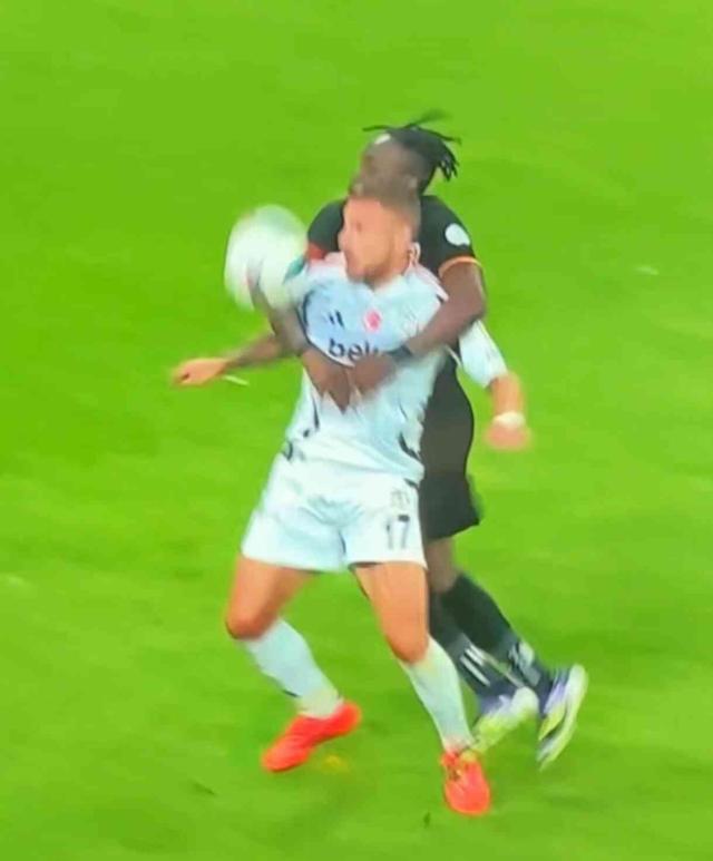 Herkes bunu tartışıyor! İşte Beşiktaş'ın penaltı beklediği pozisyon