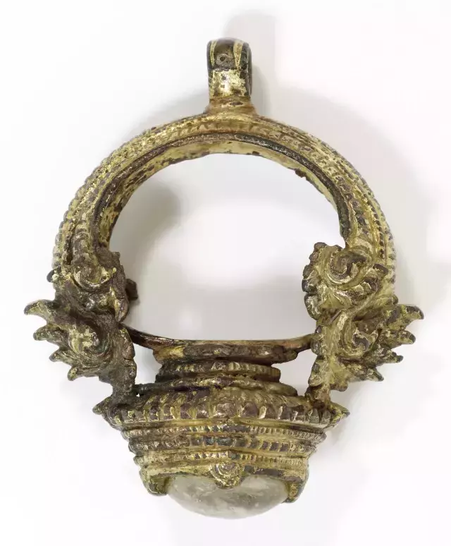 İngiltere Kayıp Mücevherleri Kamboçya'ya İade Etti