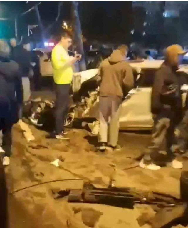 Çin'de bir tanker şoförü, 'insanları öldüreceğim' diye bağırıp tankerini araçların üzerine sürdü